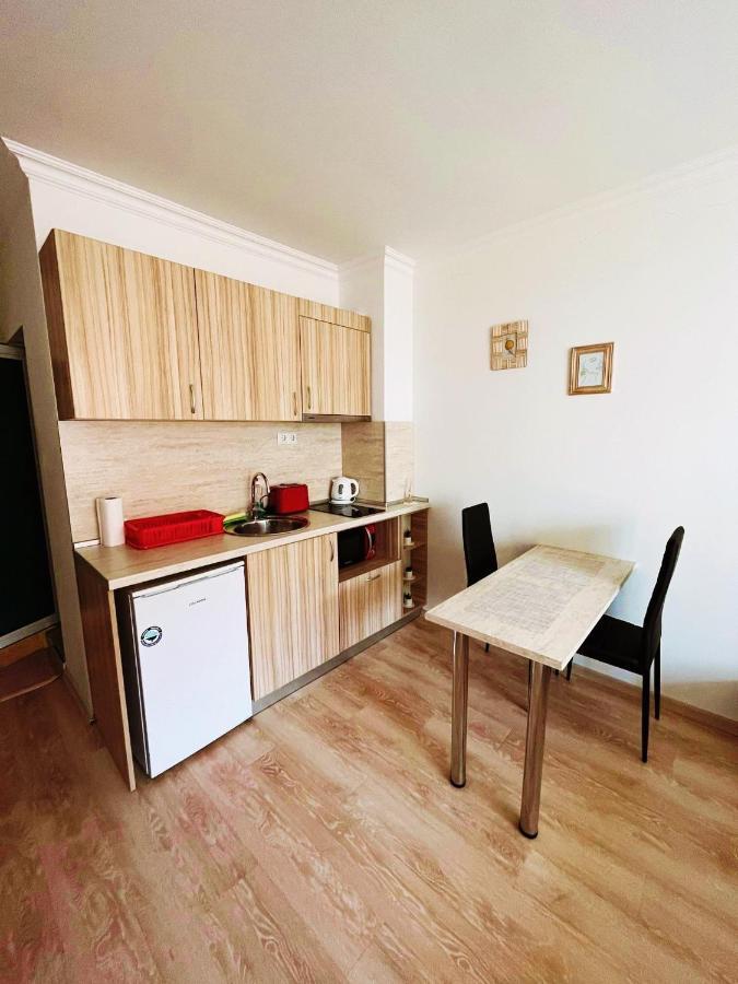 Lovely Studio Apartment On The Beach Burgas ภายนอก รูปภาพ