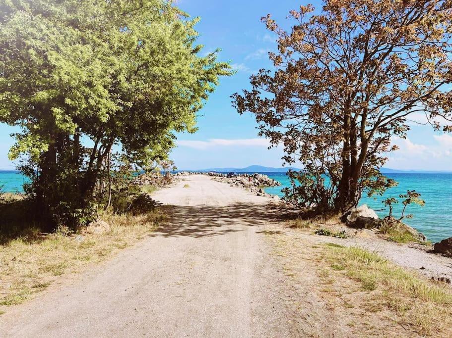 Lovely Studio Apartment On The Beach Burgas ภายนอก รูปภาพ